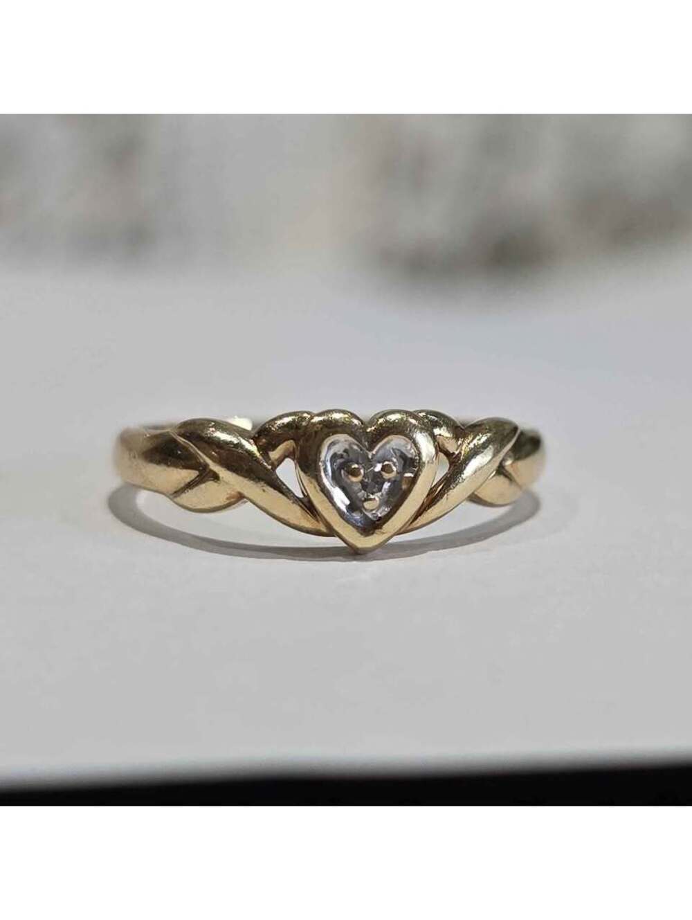 Vintage 10k solid gold Diamond Heart Twisted Ring